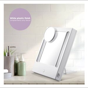 Lighted Mirror BE200W